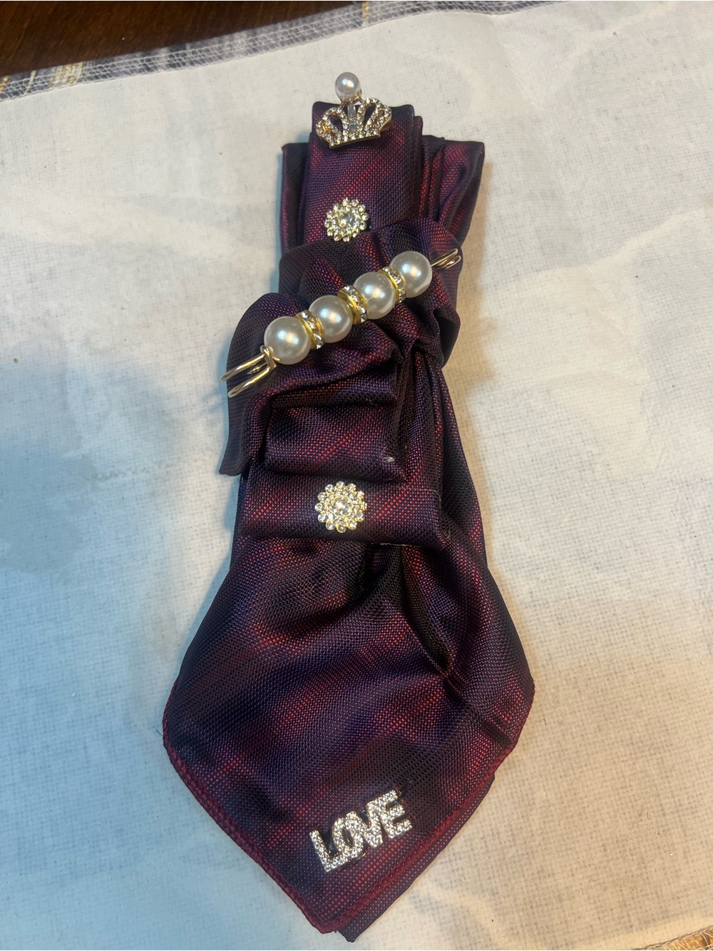 Elegant Burgundy Pearl-Embellished Women's Accessory - LOVE Detail